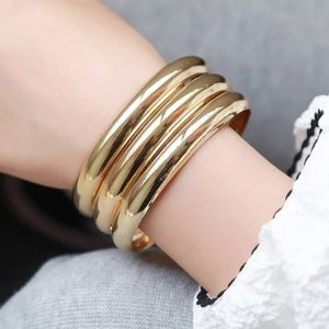 ⭐️ Lovely Metallic Set Of 3 Minimalistic Thick Bangles ⭐️